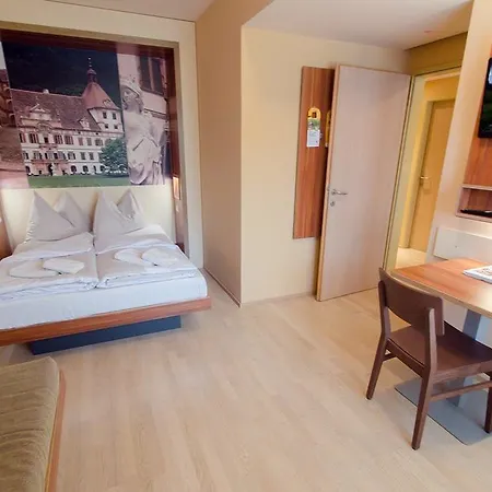 Jufa Hotel 3*